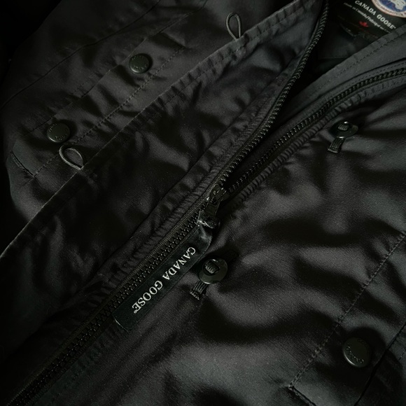 Canada Goose Kensington Parka Size Small - Picture 8 of 14
